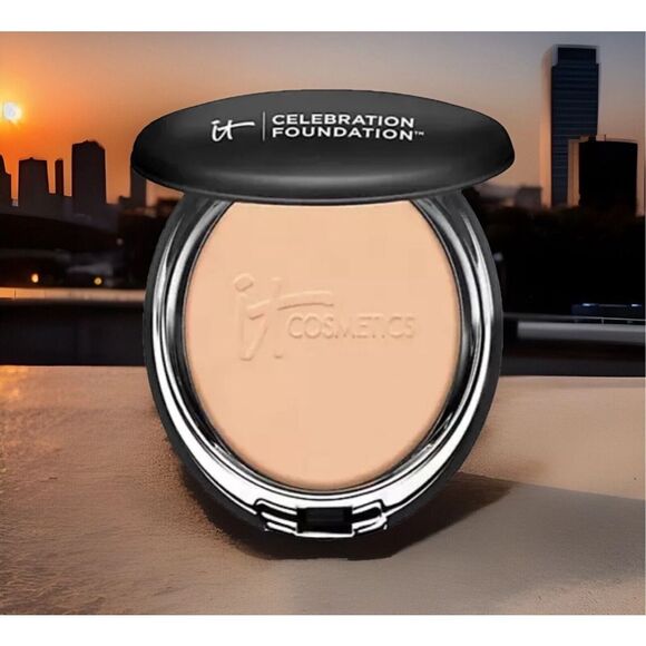 It Cosmetics Celebration Hydrating Powder Foundation Light New - Picture 2 of 3